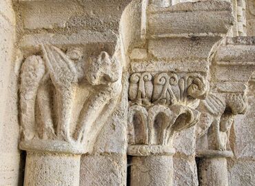 Abbaye d'Arthous, chapiteaux du portail nord de l'ancienne église abbatiale