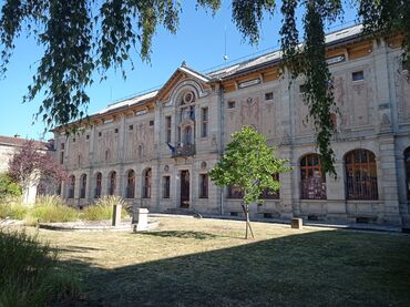 Façade du Musée national Adrien Dubouché