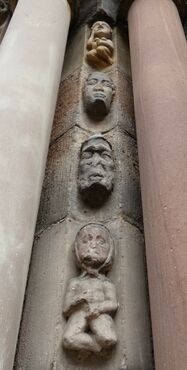 Détail du portail sud de l'église Saint-Martin