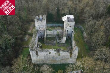 Vue aérienne du château médiéval de Thol